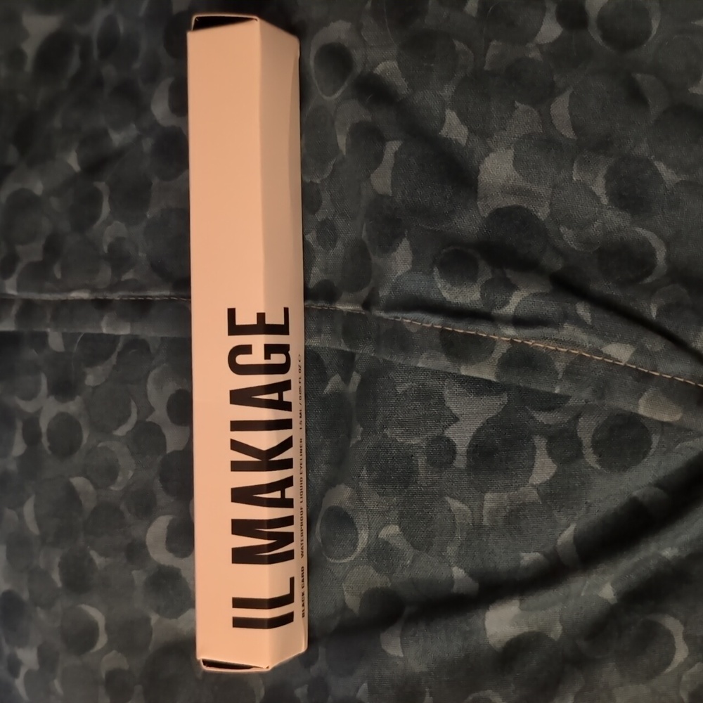 IL MAKIAGE Black Card Liquid Eyeliner